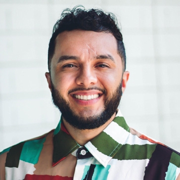 headshot of Sebastián Fuentes